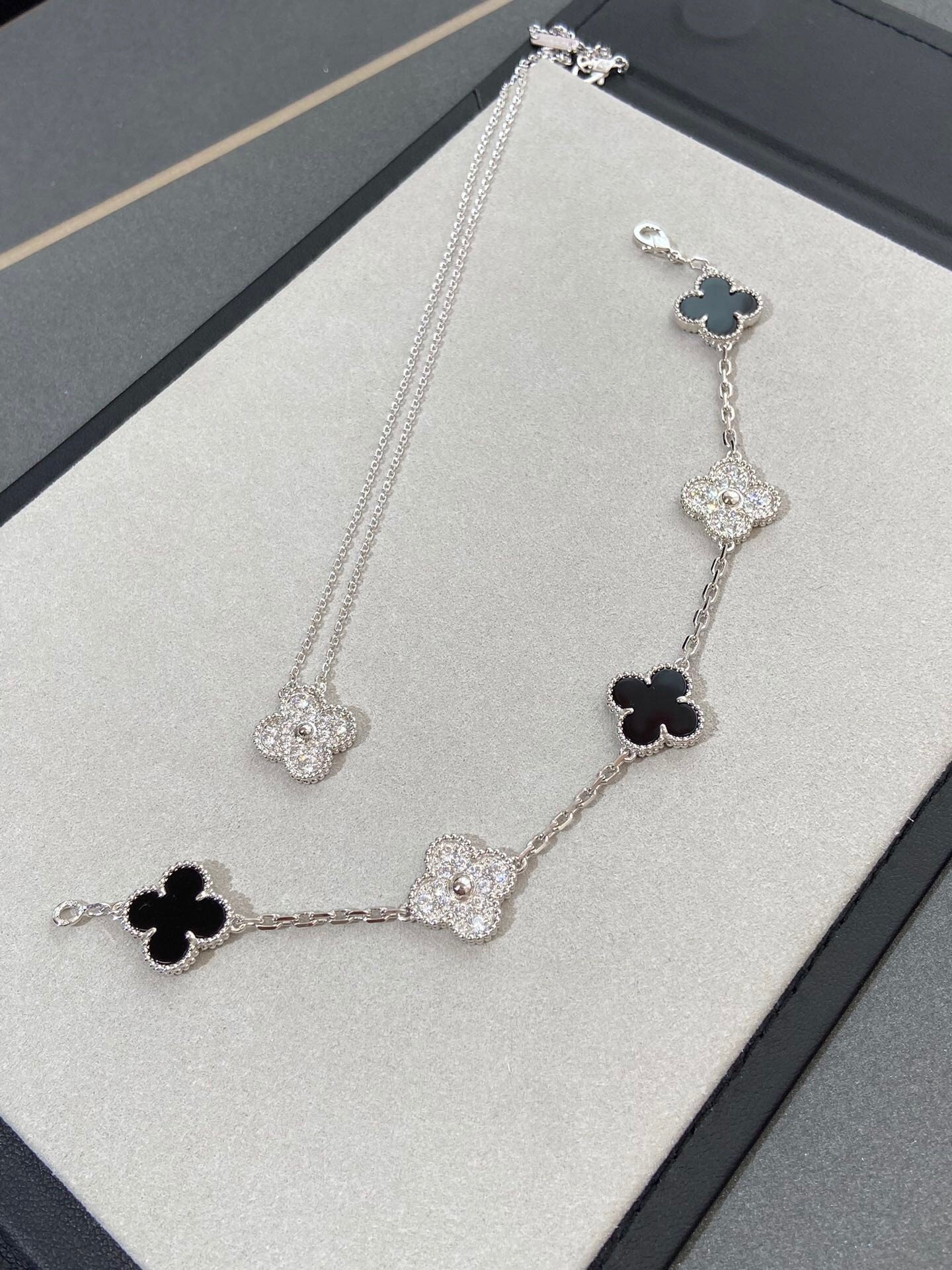 Van Cleef & Arpels Alhambra 4-Leaf Clover Bracelet - Image 4