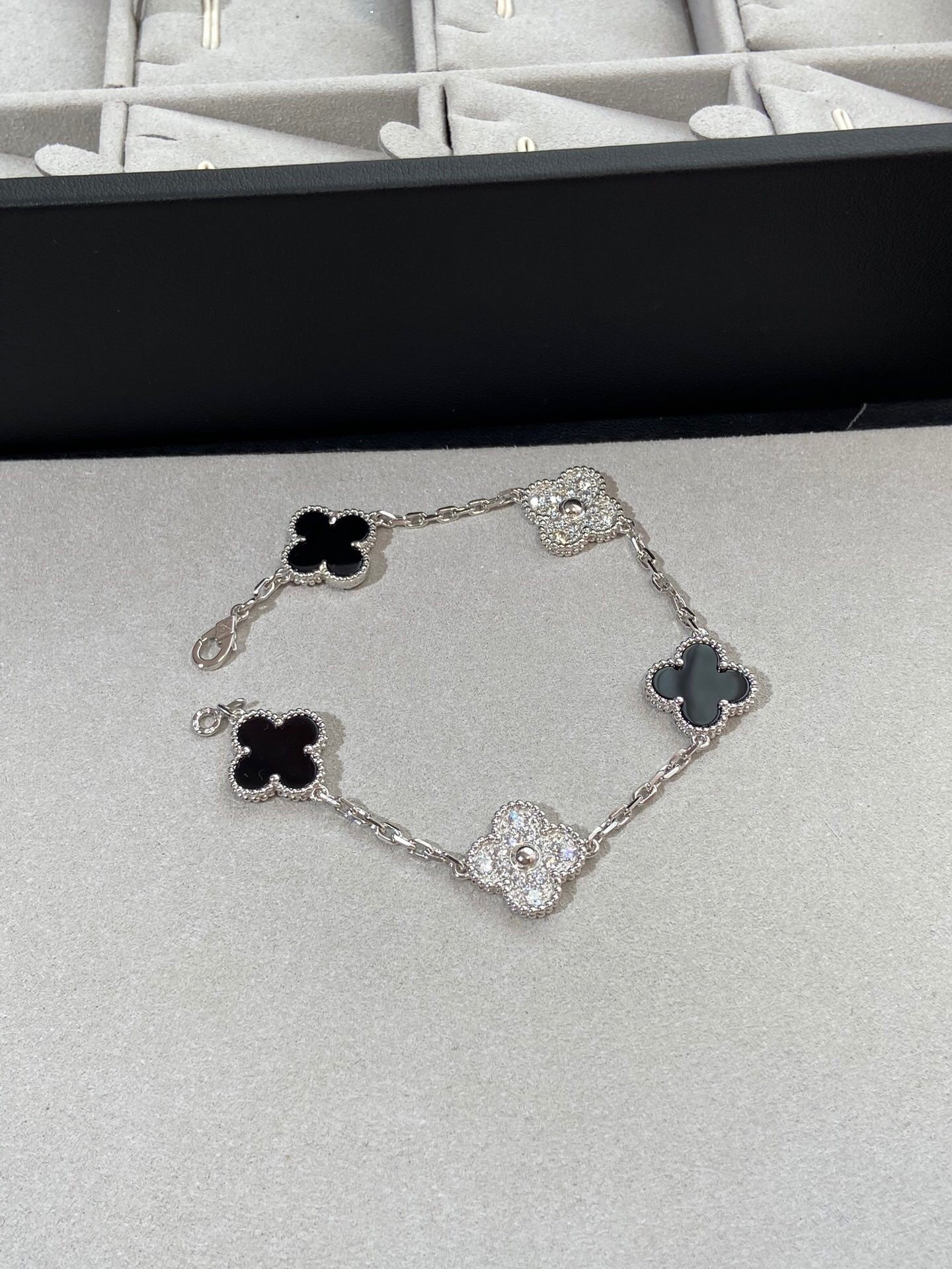 Van Cleef & Arpels Alhambra 4-Leaf Clover Bracelet - Image 2